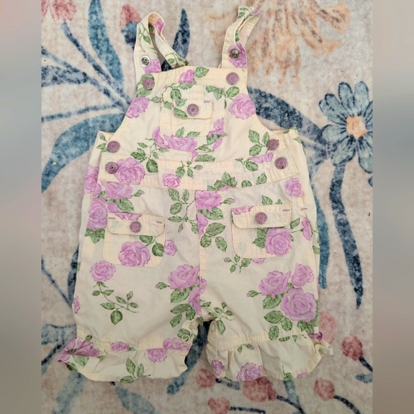 💥3/$24 Guess Baby Cream and Purple Floral Shortalls - Picture 1 of 8